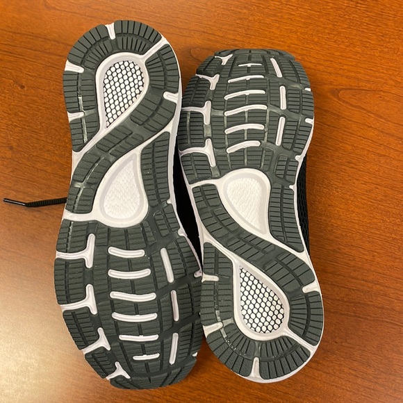 Women’s Black Under Armour Running Shoes with Bluetooth - Picture 4 of 4